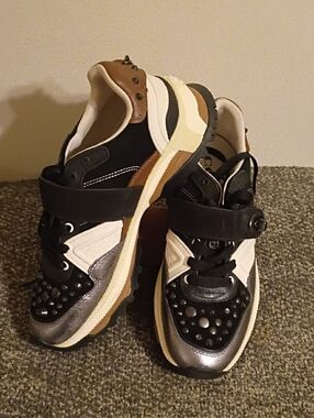 Coach C143 Studded Runner Sneakers in Black, Silver & Tan Size 7